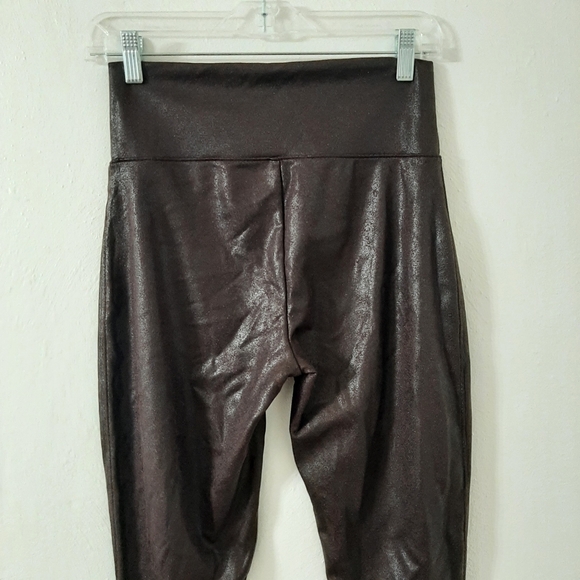Assets by Spanx Faux Leather Crackle Leggings Hi Rise Wine Black Medium - Picture 6 of 8